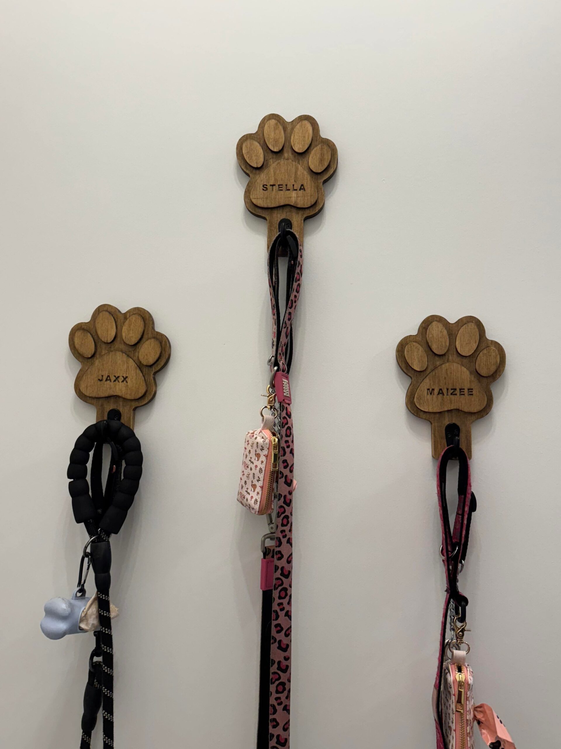 Paw Print Dog Leash Holder – Solid Wood Wall Rack - Image 9