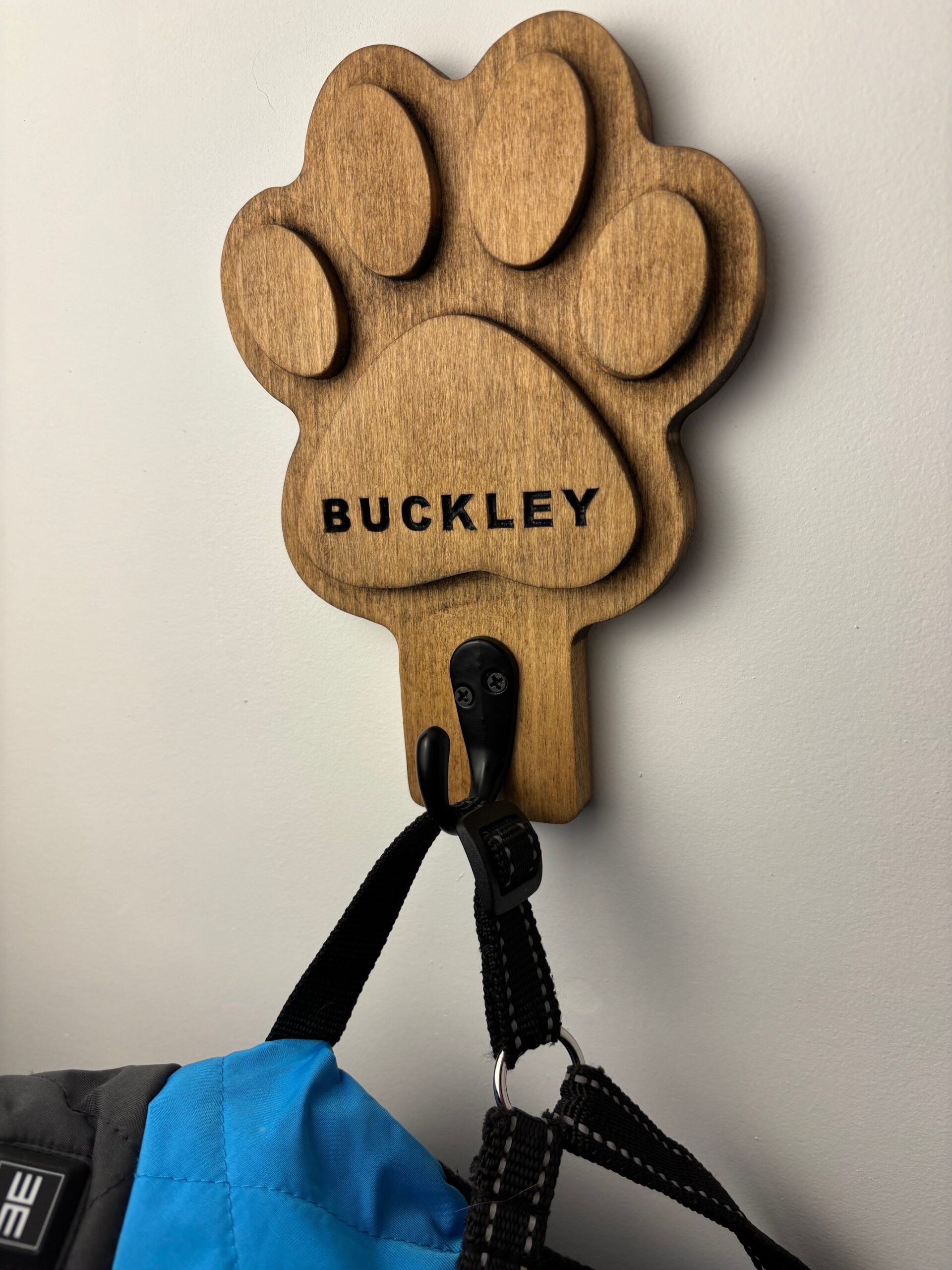 Paw Print Dog Leash Holder – Solid Wood Wall Rack - Image 2